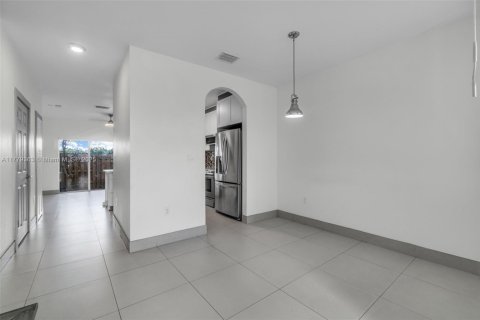 Townhouse in Homestead, Florida 3 bedrooms, 108.6 sq.m. № 1728623 - photo 7