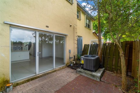 Townhouse in Homestead, Florida 3 bedrooms, 108.6 sq.m. № 1728623 - photo 27