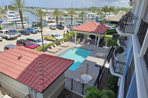 Condo in Venice, Florida, 3 bedrooms  № 2218746 - photo 16