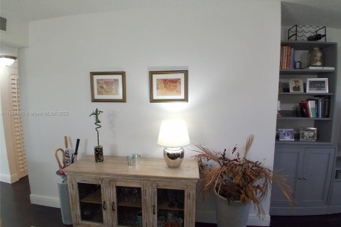 Copropriété à vendre à Sunrise, Floride: 2 chambres, 79.9 m2 № 1945808 - photo 12
