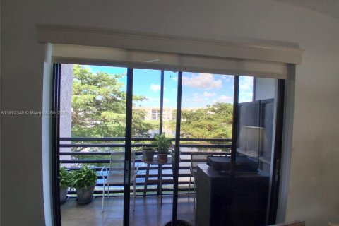 Copropriété à vendre à Sunrise, Floride: 2 chambres, 79.9 m2 № 1945808 - photo 17