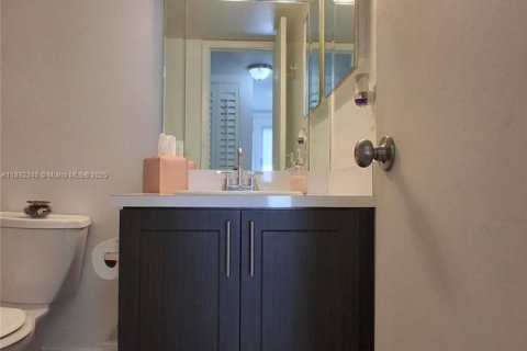 Copropriété à vendre à Sunrise, Floride: 2 chambres, 79.9 m2 № 1945808 - photo 15