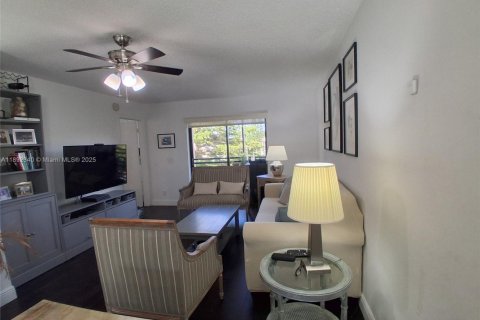 Copropriété à vendre à Sunrise, Floride: 2 chambres, 79.9 m2 № 1945808 - photo 11