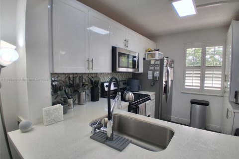 Copropriété à vendre à Sunrise, Floride: 2 chambres, 79.9 m2 № 1945808 - photo 4