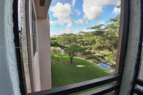 Copropriété à vendre à Sunrise, Floride: 2 chambres, 79.9 m2 № 1945808 - photo 19