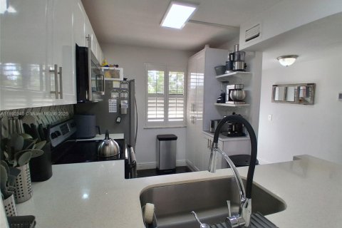 Copropriété à vendre à Sunrise, Floride: 2 chambres, 79.9 m2 № 1945808 - photo 5