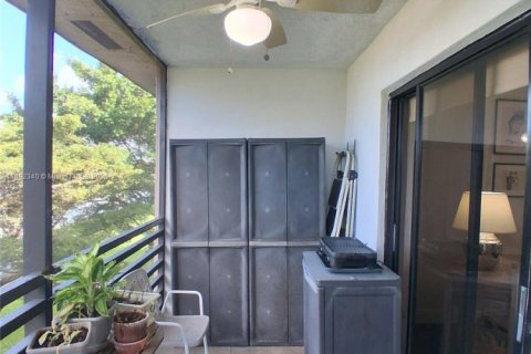Copropriété à vendre à Sunrise, Floride: 2 chambres, 79.9 m2 № 1945808 - photo 18
