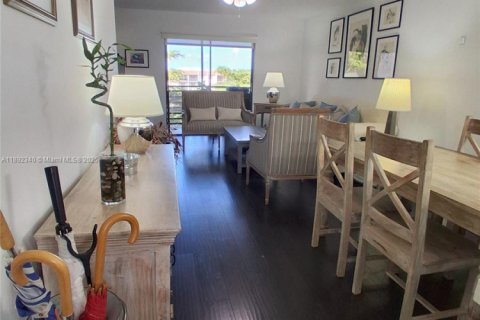 Copropriété à vendre à Sunrise, Floride: 2 chambres, 79.9 m2 № 1945808 - photo 10