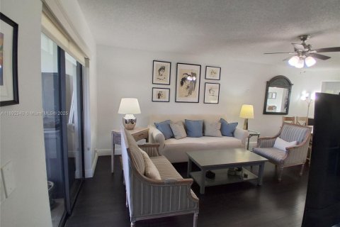 Copropriété à vendre à Sunrise, Floride: 2 chambres, 79.9 m2 № 1945808 - photo 13