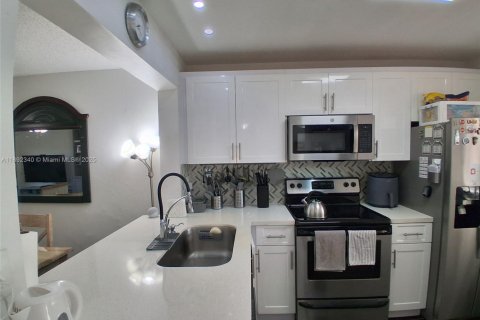 Copropriété à vendre à Sunrise, Floride: 2 chambres, 79.9 m2 № 1945808 - photo 1