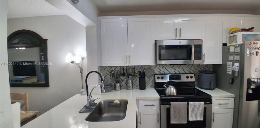Condo à Sunrise, Floride, 2 chambres № 1945808