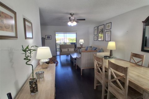 Copropriété à vendre à Sunrise, Floride: 2 chambres, 79.9 m2 № 1945808 - photo 9