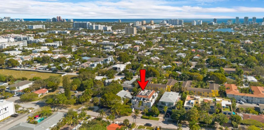 Adosado en Fort Lauderdale, Florida 3 dormitorios, 228.17 m2 № 2172034