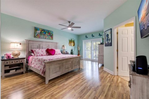 Townhouse in Saint Petersburg, Florida 3 bedrooms, 216.65 sq.m. № 1130668 - photo 18