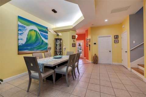 Townhouse in Saint Petersburg, Florida 3 bedrooms, 216.65 sq.m. № 1130668 - photo 9