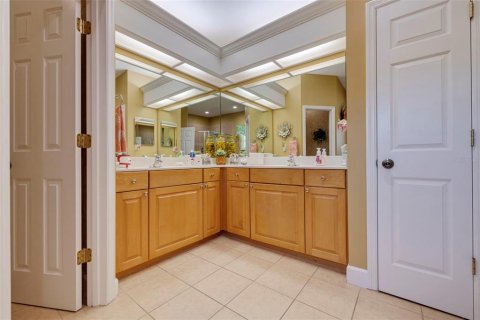 Townhouse in Saint Petersburg, Florida 3 bedrooms, 216.65 sq.m. № 1130668 - photo 23