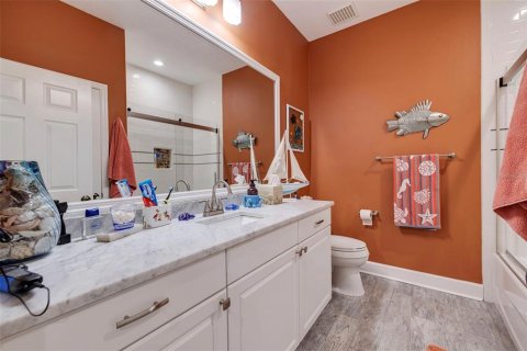Townhouse in Saint Petersburg, Florida 3 bedrooms, 216.65 sq.m. № 1130668 - photo 25