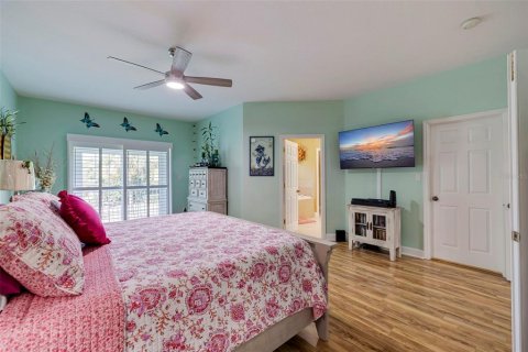 Townhouse in Saint Petersburg, Florida 3 bedrooms, 216.65 sq.m. № 1130668 - photo 19