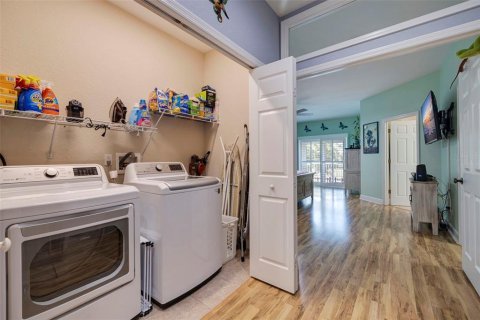 Townhouse in Saint Petersburg, Florida 3 bedrooms, 216.65 sq.m. № 1130668 - photo 29