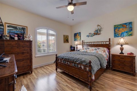 Townhouse in Saint Petersburg, Florida 3 bedrooms, 216.65 sq.m. № 1130668 - photo 27