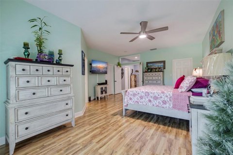 Townhouse in Saint Petersburg, Florida 3 bedrooms, 216.65 sq.m. № 1130668 - photo 20