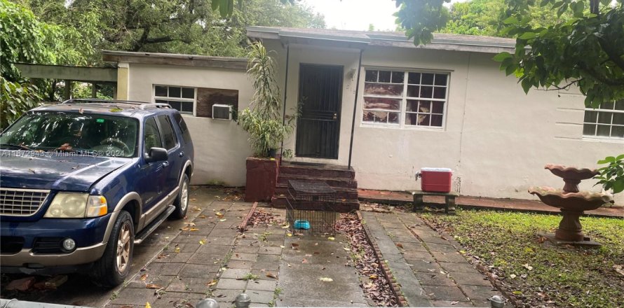 Дом в Майами, Флорида 3 спальни, 113.34м2 № 1994917