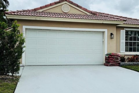 Villa ou maison à vendre à Pembroke Pines, Floride: 3 chambres, 150.87 m2 № 2402018 - photo 2