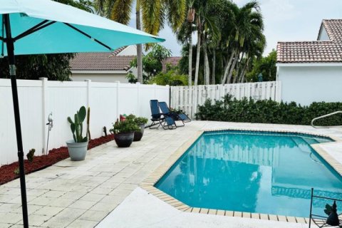 Villa ou maison à vendre à Pembroke Pines, Floride: 3 chambres, 150.87 m2 № 2402018 - photo 18