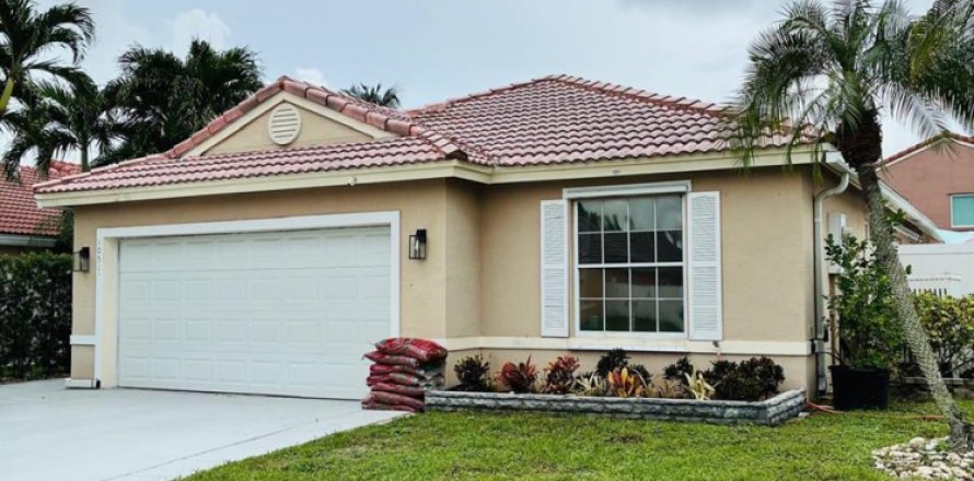 Villa ou maison à Pembroke Pines, Floride 3 chambres, 150.87 m2 № 2402018