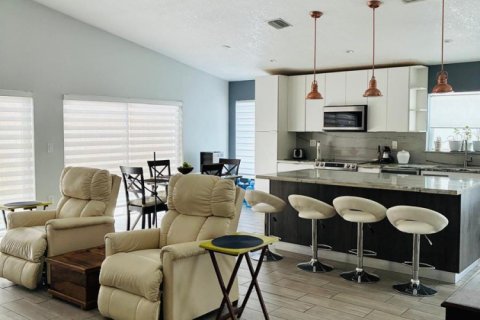 Villa ou maison à vendre à Pembroke Pines, Floride: 3 chambres, 150.87 m2 № 2402018 - photo 10