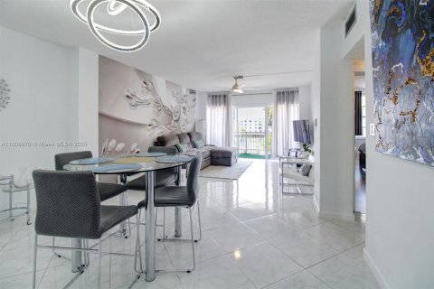 Condo in Hallandale Beach, Florida, 1 bedroom  № 1745975 - photo 4