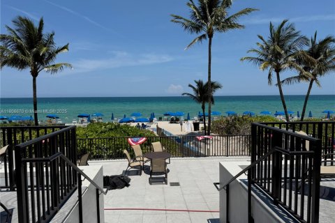 Condo in Hallandale Beach, Florida, 1 bedroom  № 1745975 - photo 25