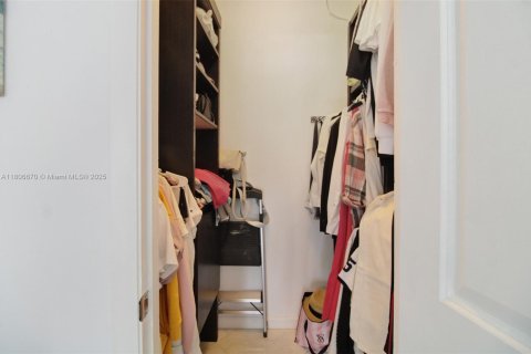 Condo in Hallandale Beach, Florida, 1 bedroom  № 1745975 - photo 11
