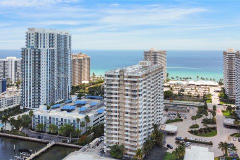 Condo in Hallandale Beach, Florida, 1 bedroom  № 1745975 - photo 20