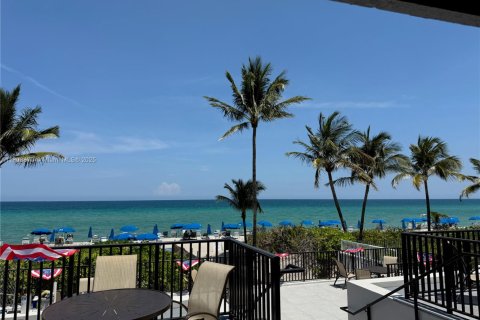 Condo in Hallandale Beach, Florida, 1 bedroom  № 1745975 - photo 24
