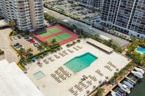 Condo in Hallandale Beach, Florida, 1 bedroom  № 1745975 - photo 21