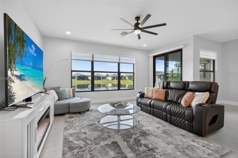 House in Port St. Lucie, Florida 3 bedrooms, 163.6 sq.m. № 1891076 - photo 13