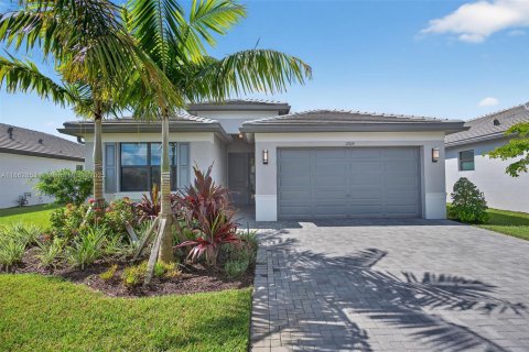 House in Port St. Lucie, Florida 3 bedrooms, 163.6 sq.m. № 1891076 - photo 1