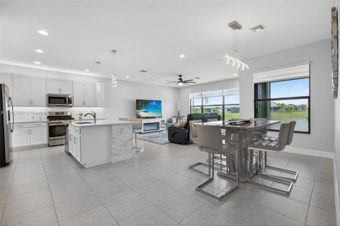 House in Port St. Lucie, Florida 3 bedrooms, 163.6 sq.m. № 1891076 - photo 6