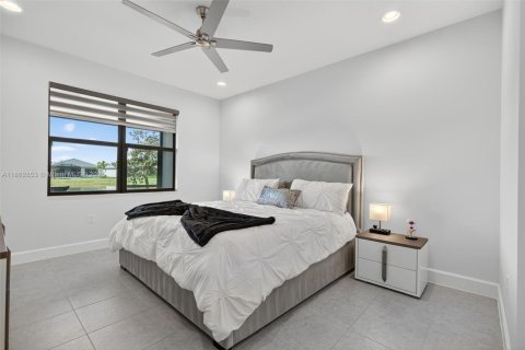 House in Port St. Lucie, Florida 3 bedrooms, 163.6 sq.m. № 1891076 - photo 21