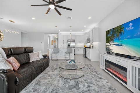 House in Port St. Lucie, Florida 3 bedrooms, 163.6 sq.m. № 1891076 - photo 9