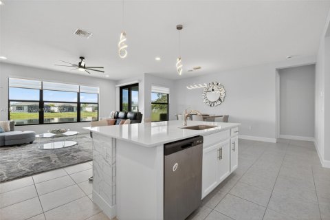 House in Port St. Lucie, Florida 3 bedrooms, 163.6 sq.m. № 1891076 - photo 14