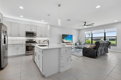 House in Port St. Lucie, Florida 3 bedrooms, 163.6 sq.m. № 1891076 - photo 18