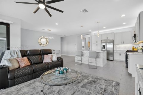 House in Port St. Lucie, Florida 3 bedrooms, 163.6 sq.m. № 1891076 - photo 8