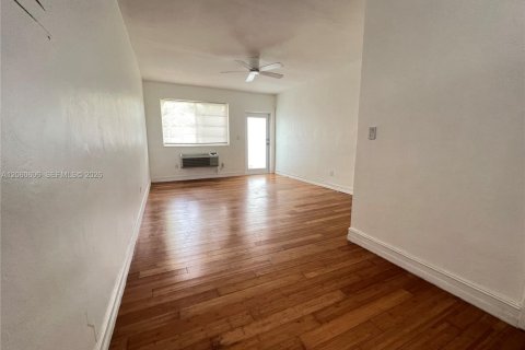 Condominio en alquiler en Miami Beach, Florida, 35.95 m2 № 2265881 - foto 7