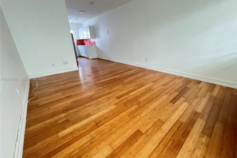 Condominio en alquiler en Miami Beach, Florida, 35.95 m2 № 2265881 - foto 5