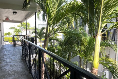 Condominio en alquiler en Miami Beach, Florida, 35.95 m2 № 2265881 - foto 13