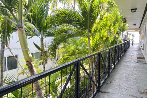 Condominio en alquiler en Miami Beach, Florida, 35.95 m2 № 2265881 - foto 12