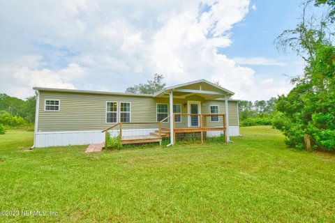 House in Hollister, Florida 3 bedrooms, 144.93 sq.m. № 845524 - photo 1