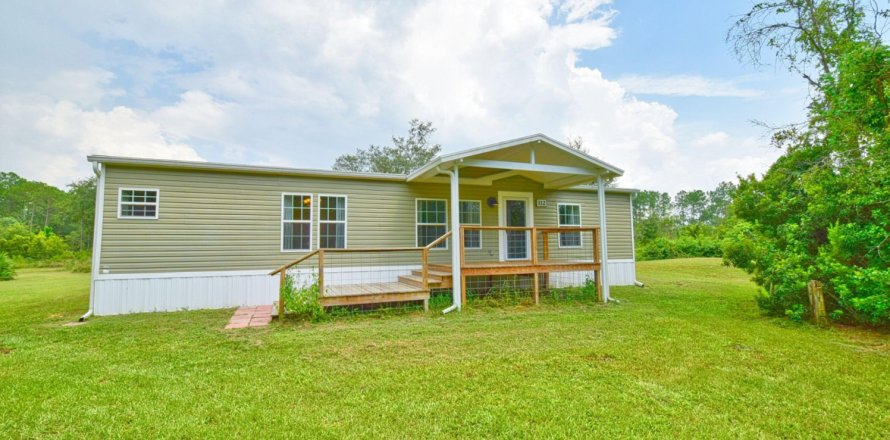 House in Hollister, Florida 3 bedrooms, 144.93 sq.m. № 845524